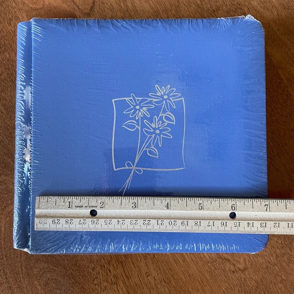 NEW Creative Memories 7 X 7 album with set of 12 page protectors - Picture 2 of 5